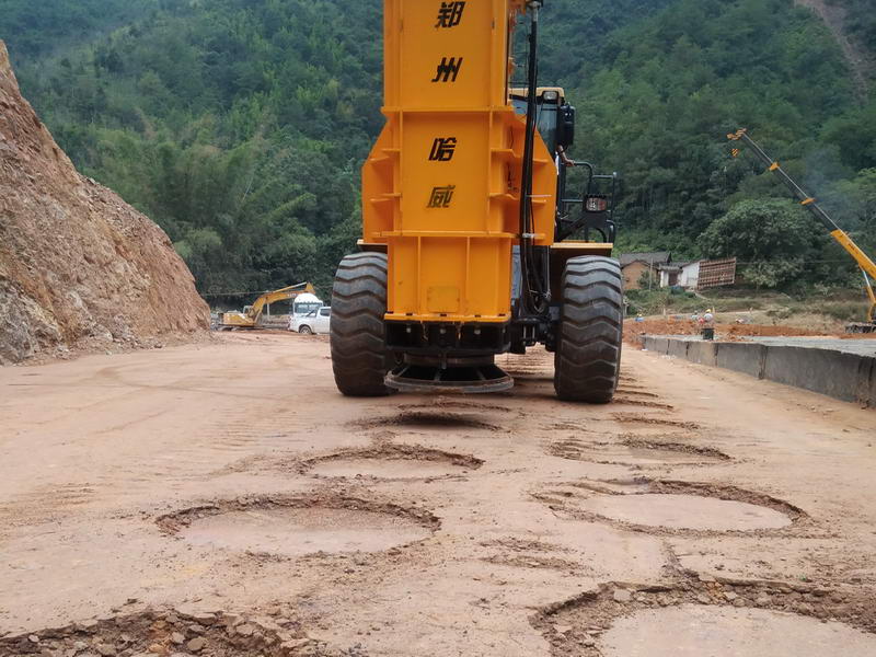 裝載機(jī)打夯機(jī)的(de)高(gāo)速夯實主要(yào)體(tǐ)現(xiàn)在哪些(xiē)方面？液壓夯...