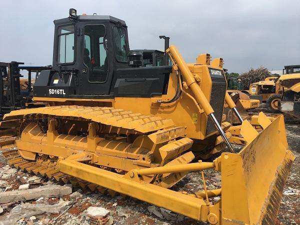 輪式推土(tǔ)機(jī)