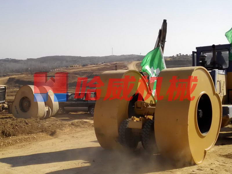 日(rì)照(zhào)機(jī)場(chǎng)沖擊壓路(lù)機(jī)