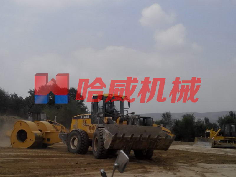 甯夏固原沖擊壓路(lù)機(jī)