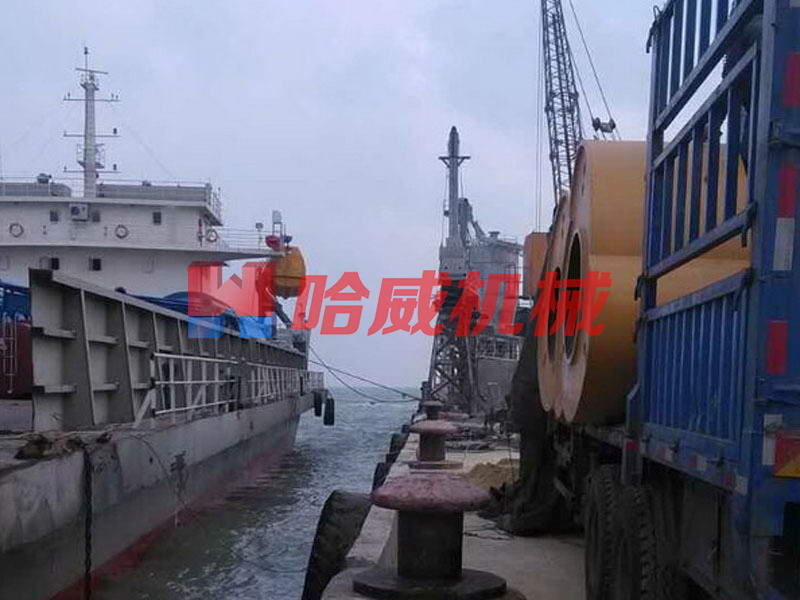 南(nán)沙裝船(chuán)沖擊壓路(lù)機(jī)