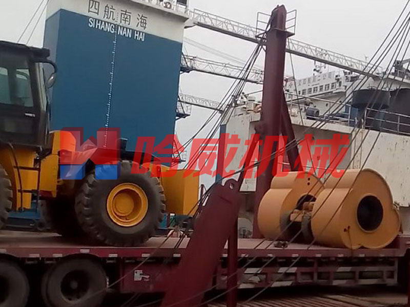 南(nán)沙填海(hǎi)造礁沖擊壓路(lù)機(jī)