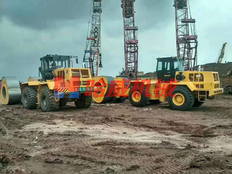 廣西(xī)南(nán)甯沖擊式壓路(lù)機(jī)施工(gōng)