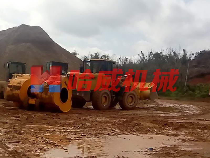 貴州貴陽沖擊壓路(lù)機(jī)施工(gōng)