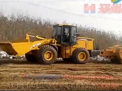 江蘇沖擊壓路(lù)機(jī)現(xiàn)場(chǎng)視(shì)頻(pín)