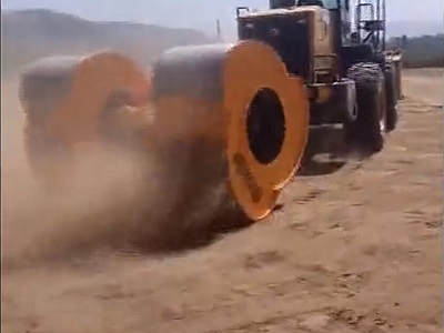 貴州獨山(shān)縣沖擊壓路(lù)機(jī)現(xiàn)場(chǎng)視(shì)頻(pín)