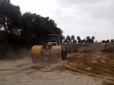 甯夏固原沖擊壓路(lù)機(jī)現(xiàn)場(chǎng)視(shì)頻(pín)