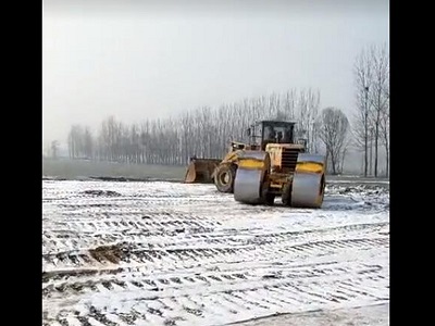 廣西(xī)欽州市(shì)沖擊壓路(lù)機(jī)現(xiàn)場(chǎng)視(shì)頻(pín)