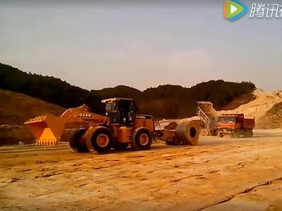 江西(xī)九州沖擊壓路(lù)機(jī)現(xiàn)場(chǎng)視(shì)頻(pín)2