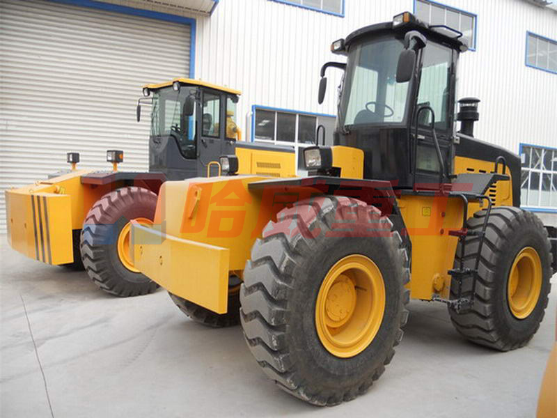 320沖擊壓路(lù)機(jī)牽引車(chē)