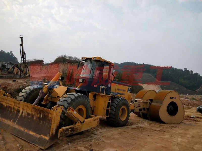 二手沖擊壓路(lù)機(jī)