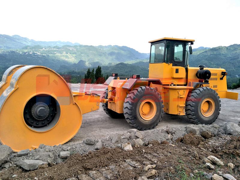 沖擊碾壓機(jī)出租