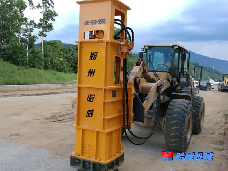 襄陽繞城(chéng)高(gāo)速液壓夯實機(jī)施工(gōng)案例