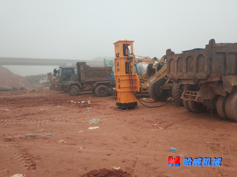 荊州港洪湖(hú)液壓夯實機(jī)施工(gōng)案例
