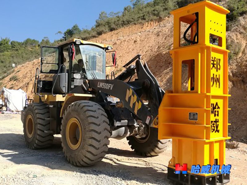 329國(guó)道(dào)快(kuài)速路(lù)液壓夯實機(jī)施工(gōng)案例