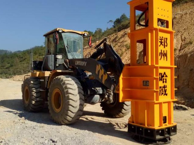 廣西(xī)貴隆高(gāo)速液壓夯實機(jī)施工(gōng)案例