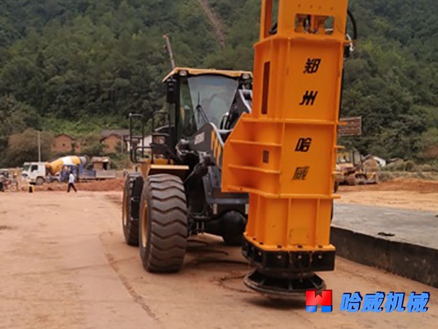 新建彌勒至蒙自(zì)液壓夯實機(jī)施工(gōng)