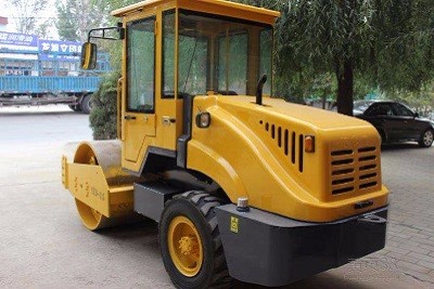 小(xiǎo)型壓路(lù)機(jī)