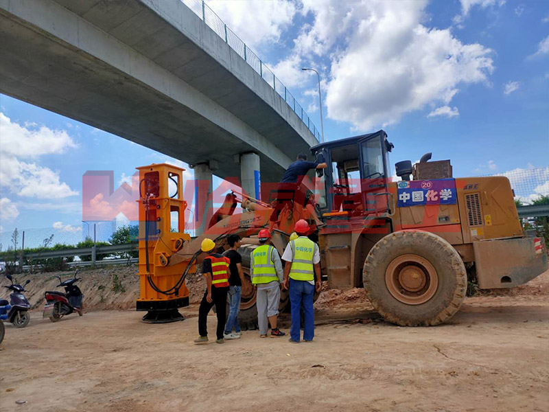 鏟車(chē)打夯機(jī)