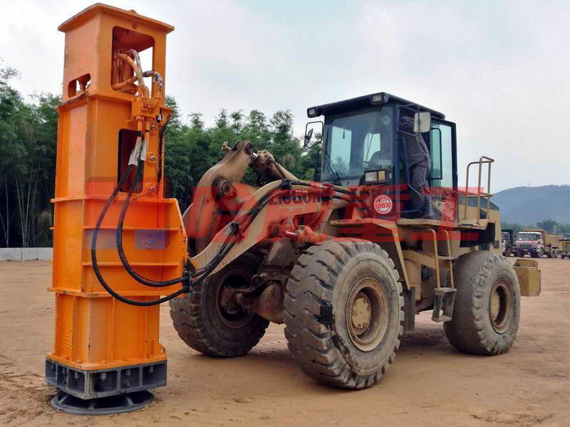 裝載機(jī)改夯實機(jī)