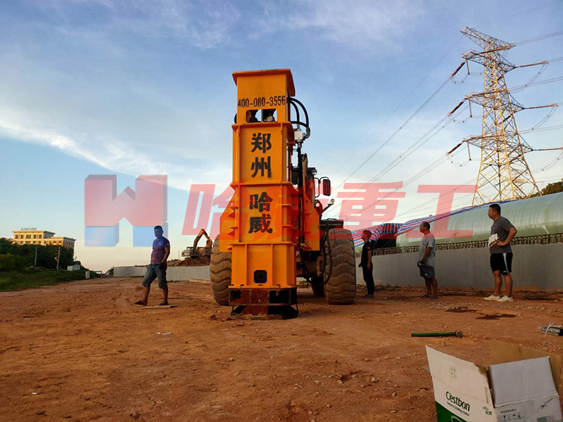 高(gāo)速液壓強夯機(jī)