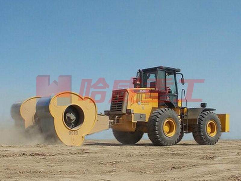 沖擊壓路(lù)機(jī)牽引車(chē)