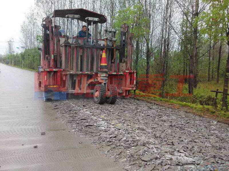 水(shuǐ)泥路(lù)面破碎