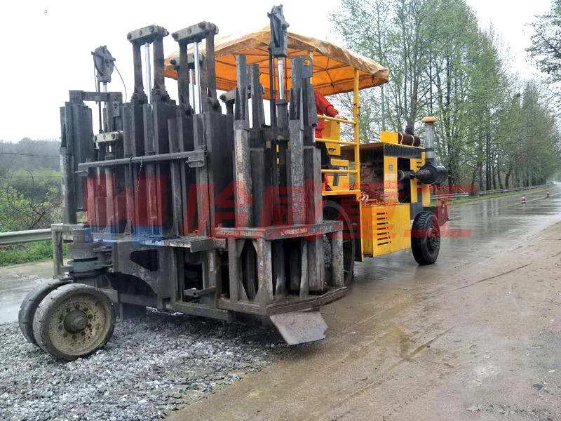 水(shuǐ)泥路(lù)面破碎